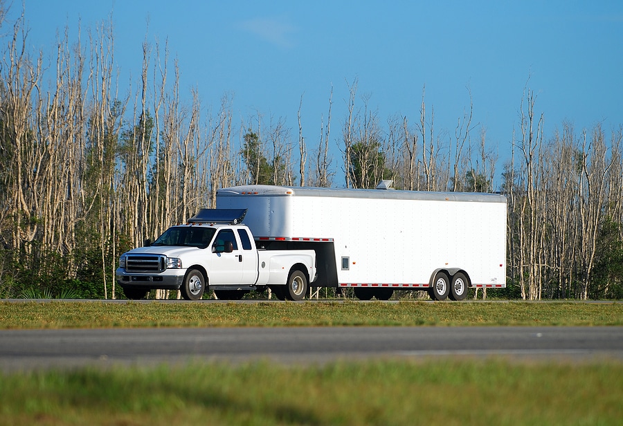 The Difference Between a Fifth Wheel and Gooseneck Hitch