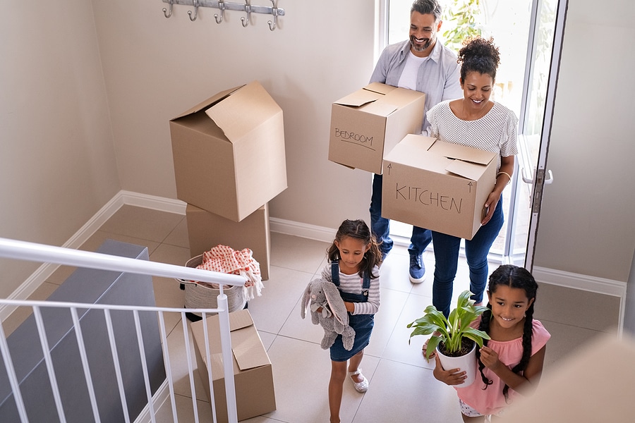 Planning a Summer Move? Truck Rental vs. Trailer Rental